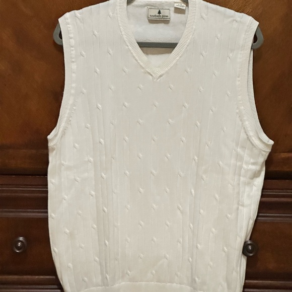 Men’s pullover cream colored sweater Size Large very soft great quality. - Picture 5 of 5